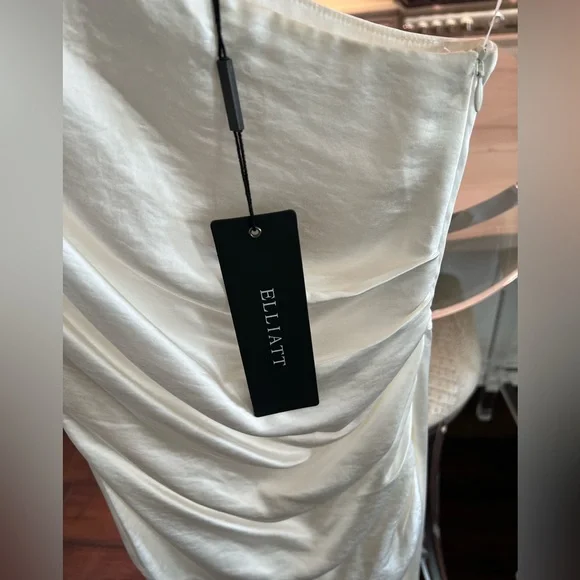 Stunning Elliatt dress in ivory - Picture 8 of 8